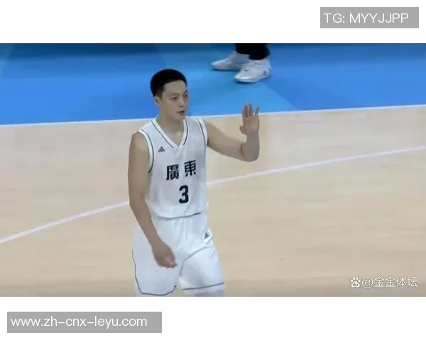 不甘心！徐杰独坐替补席默默承受广东被淘汰的失落与遗憾