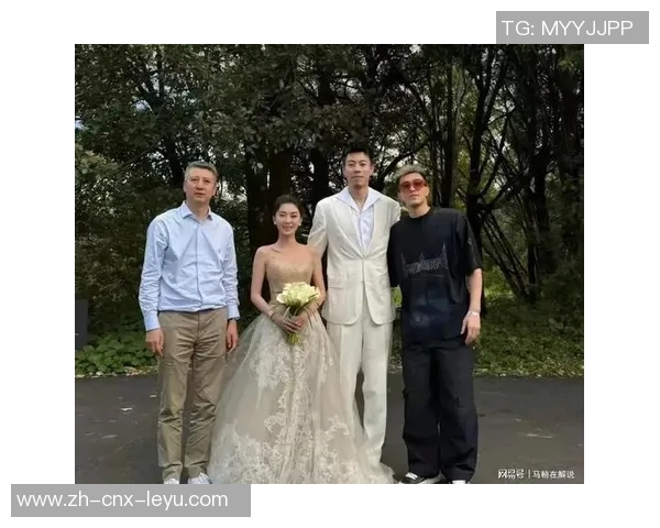 郭艾伦亲密依偎美女曝光身高超170白皙甜美展现御姐风范 郭艾伦亲密依偎美女曝光身高超170白皙甜美展现御姐风范